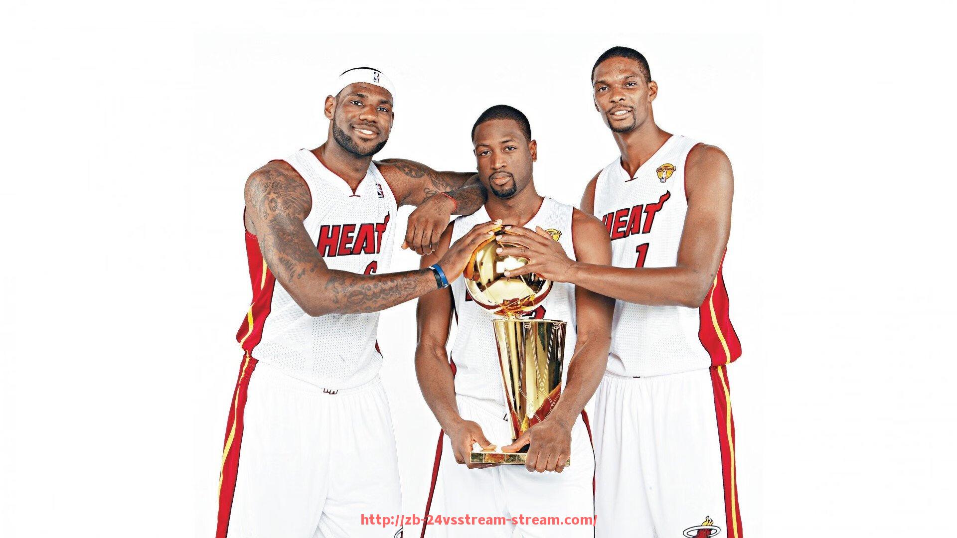 24VS体育直播-欧冠杯赛季综合分析及各阶段战术变化探讨